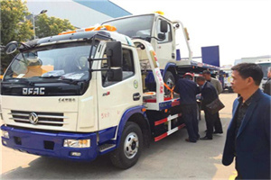 丹东汽车道路救援拖车价格